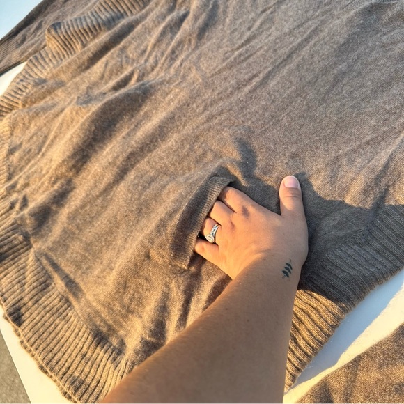 Saks Fifth Avenue Cashmere Tan Sweater, Kangaroo Pocket, Large, See Description - Picture 8 of 8